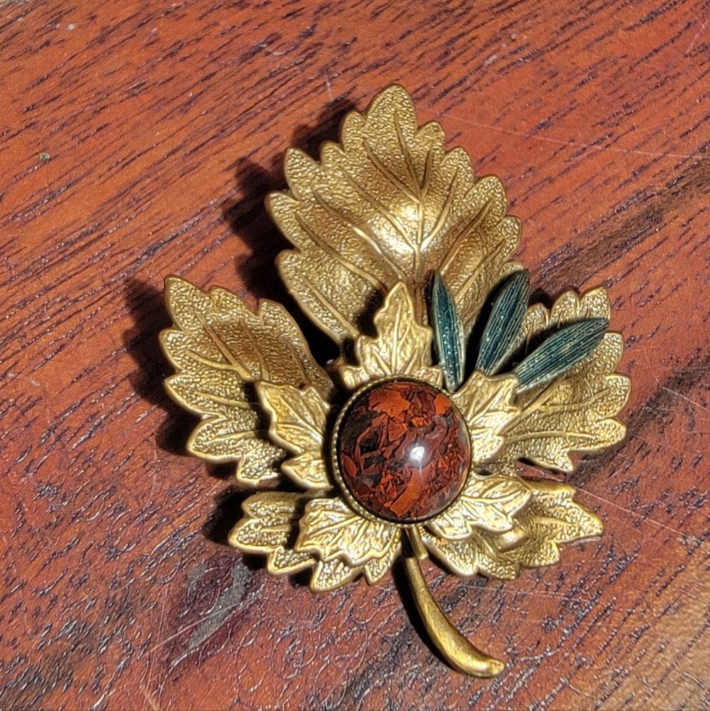 Vintage Gold Tone Metal Leaf Brooch